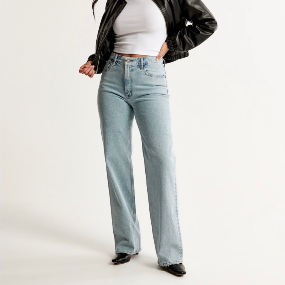 Abercrombie Curve Love High Rise 90’s Relaxed Jeans